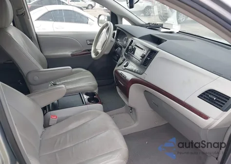 2011 Toyota Sienna Xle V6 z USA, uszkodzony, nr VIN 5TDYK3DC4BS068949